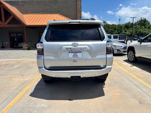 Used 2019 Toyota 4Runner SR5 Premium image 6