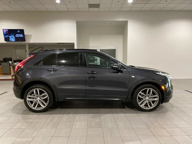 Used 2022 Cadillac XT4 Sport w/ Enhanced Visibility Package FWD image 7