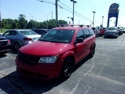 Used 2020 Dodge Journey SE w/ SE Popular Equipment Group image 1