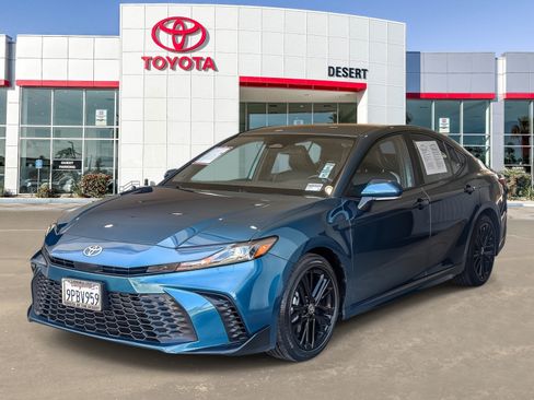 Used 2025 Toyota Camry SE FWD image 3