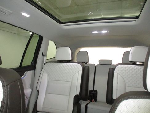 New 2026 GMC Acadia Denali w/ Super Cruise Package AWD/4WD image 20