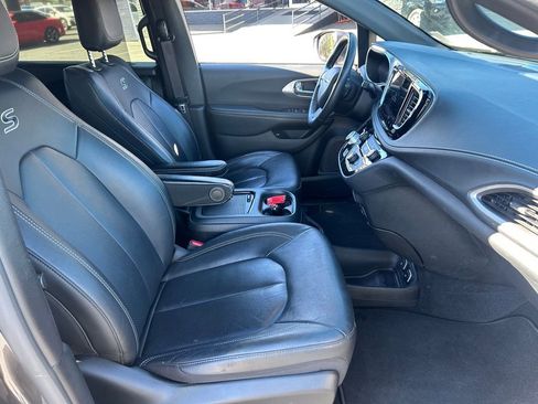 Used 2021 Chrysler Pacifica Touring-L w/ S Appearance Package image 37