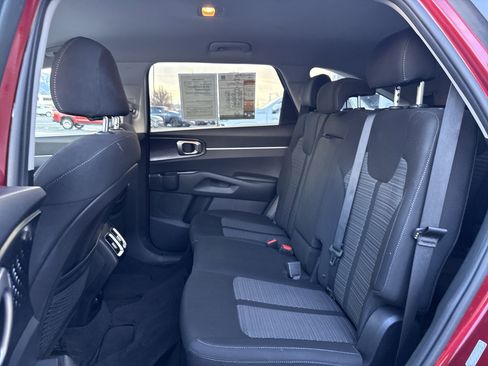 Used 2022 Kia Sorento LX image 19