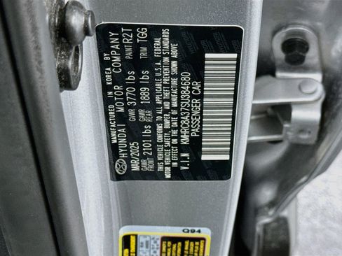 Used 2025 Hyundai Venue SEL FWD image 12