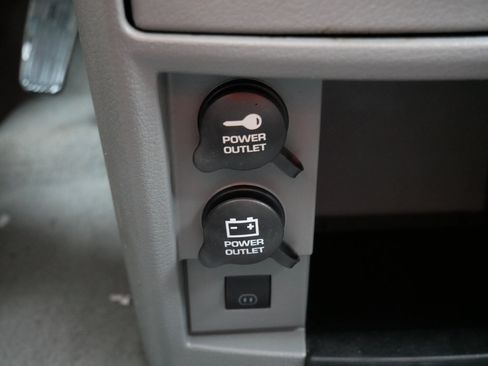 Used 2009 Chrysler Town & Country Touring w/ Heated Seat Group image 30