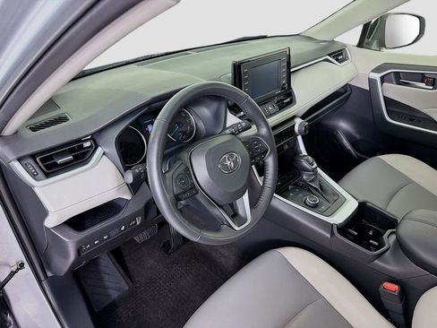 Used 2022 Toyota RAV4 XLE Premium image 9