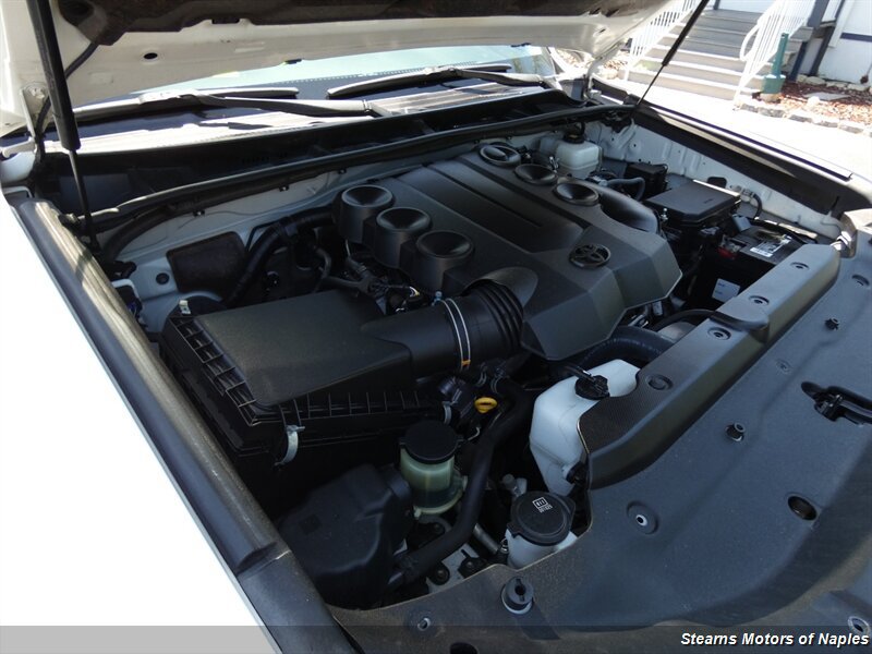 Used 2020 Toyota 4Runner SR5 AWD/4WD image 7