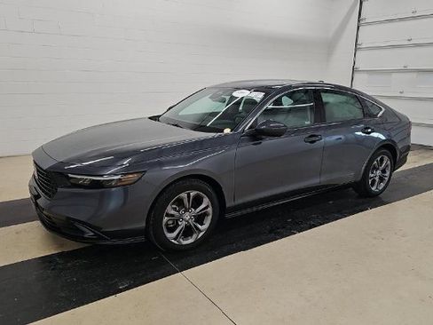 Used 2024 Honda Accord EX image 2