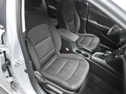 Used 2018 Hyundai Elantra SE w/ Cargo Package image 25