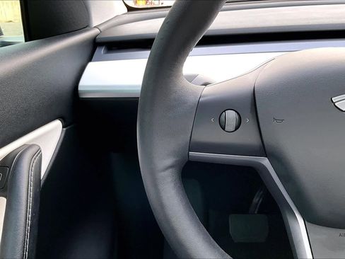 Used 2021 Tesla Model Y Long Range image 23