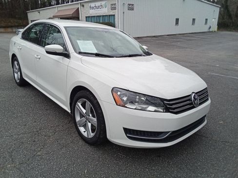 Used 2014 Volkswagen Passat 1.8T SE FWD image 5