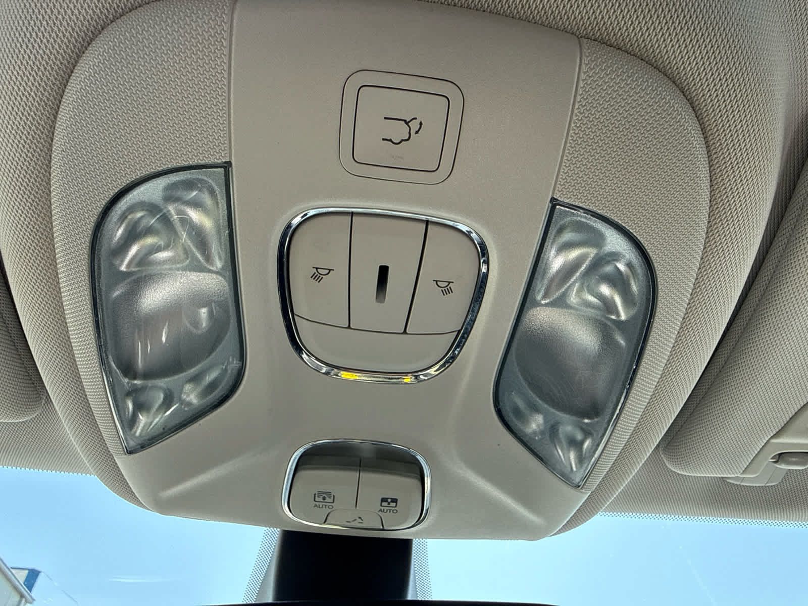 Used 2018 Jeep Compass Limited w/ Navigation Group AWD/4WD image 24