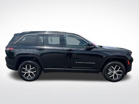 Used 2025 Jeep Grand Cherokee Limited AWD/4WD image 6