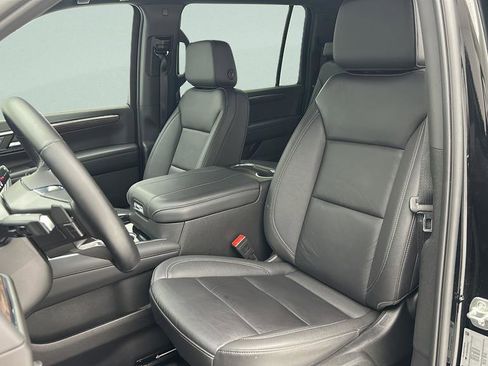 Used 2025 Chevrolet Suburban Z71 AWD/4WD image 15