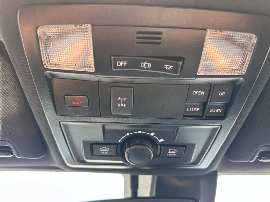 Used 2022 Toyota Tacoma TRD Off-Road w/ TRD Premium Off Road Package AWD/4WD image 31