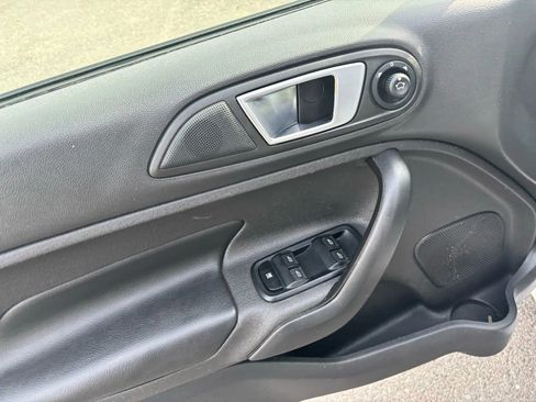 Used 2016 Ford Fiesta Titanium image 23