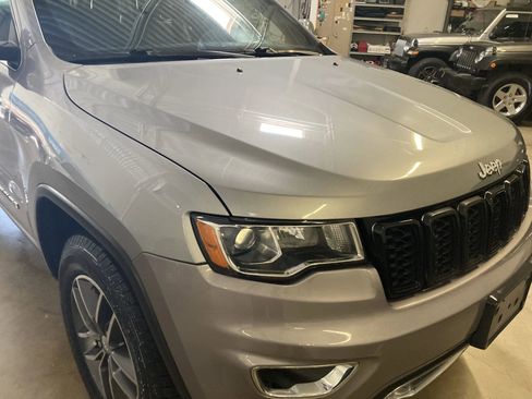 Used 2018 Jeep Grand Cherokee Limited AWD/4WD image 9