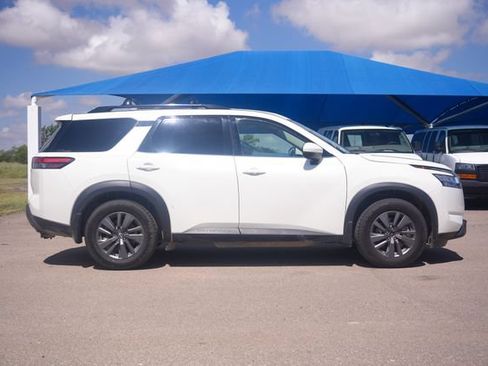 Used 2022 Nissan Pathfinder SV FWD image 2