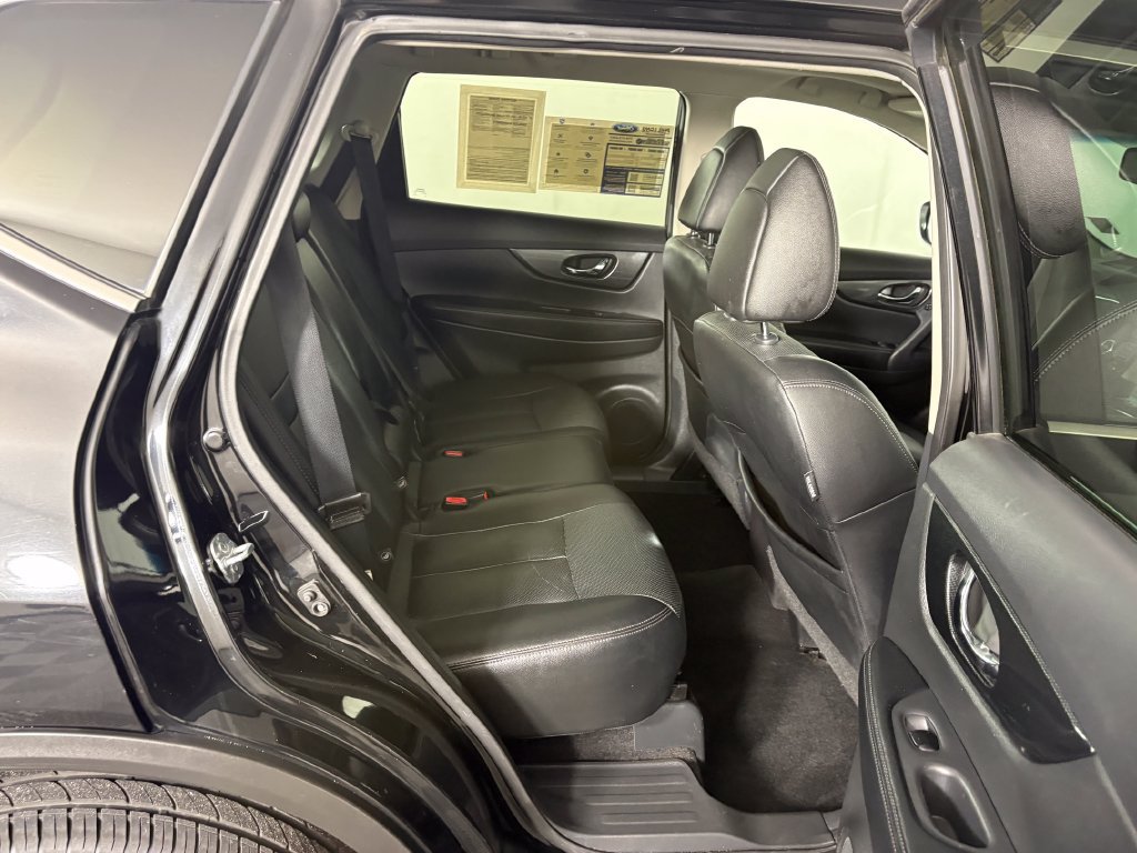 Used 2016 Nissan Rogue SL AWD/4WD image 32