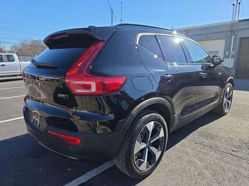 Used 2024 Volvo XC40 B5 Plus w/ Climate Package image 3