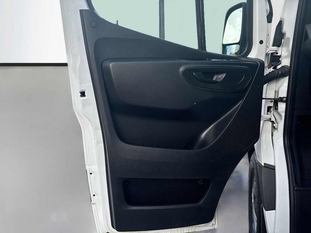 Used 2021 Mercedes-Benz Sprinter 1500 image 35