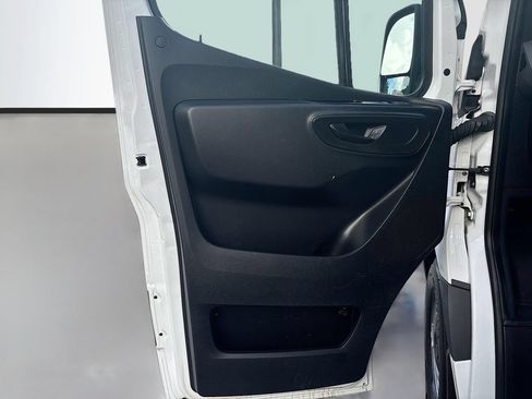 Used 2021 Mercedes-Benz Sprinter 1500 image 35