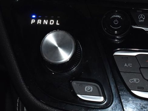 Certified 2025 Chrysler Pacifica Limited image 19