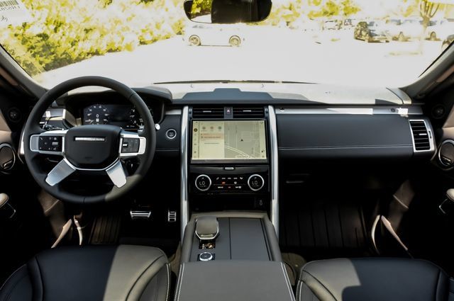 New 2026 Land Rover Discovery Limited Edition AWD/4WD image 21