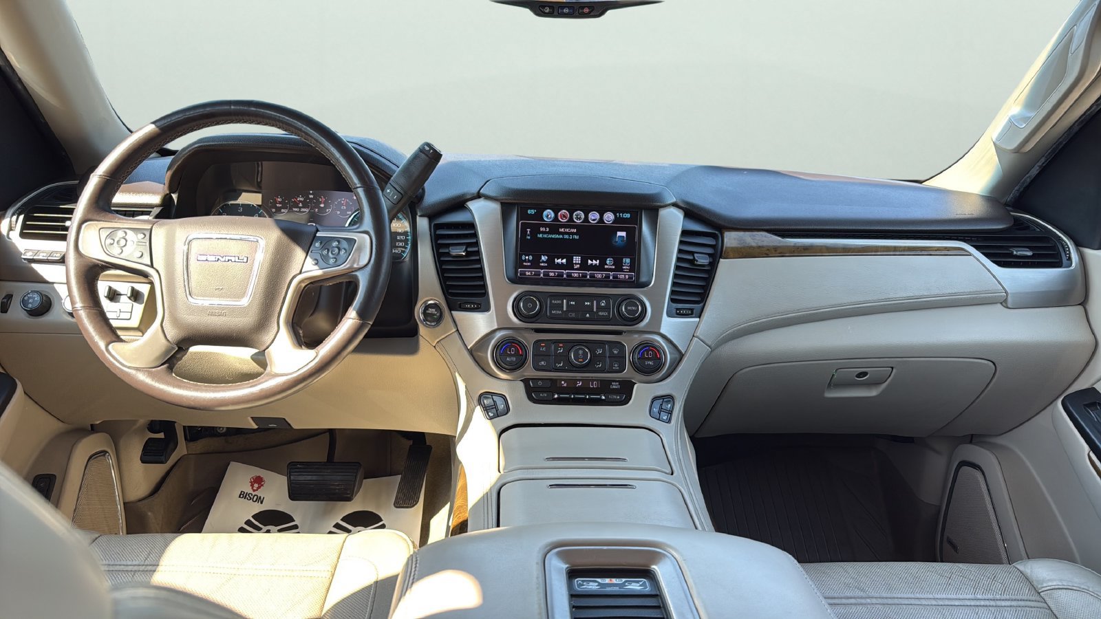 Used 2017 GMC Yukon XL Denali w/ Open Road Package AWD/4WD image 17