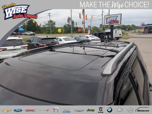 Used 2017 Ford Explorer XLT w/ Equipment Group 202A AWD/4WD image 9