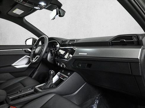 Certified 2025 Audi Q3 2.0T Premium Plus w/ Premium Plus Package image 23