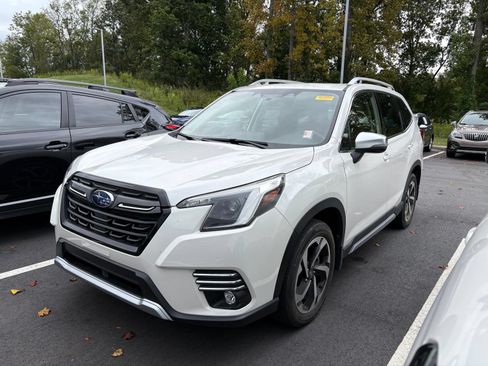 Used 2023 Subaru Forester Touring w/ Popular Package #2 AWD/4WD image 3
