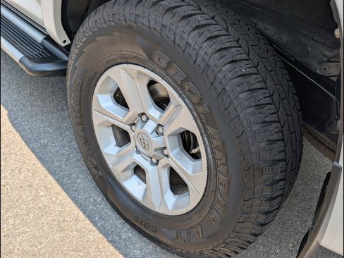 Used 2014 Toyota 4Runner SR5 Premium RWD image 21