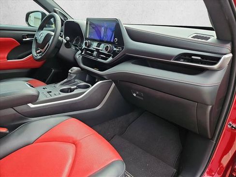Used 2023 Toyota Highlander XSE FWD image 23
