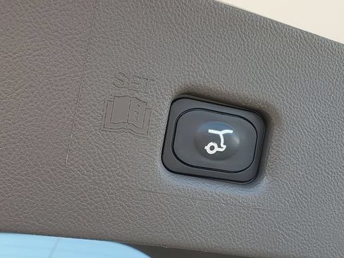 Used 2023 Lincoln Nautilus Reserve AWD/4WD image 31