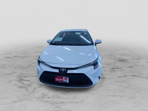 Used 2023 Toyota Corolla LE image 4