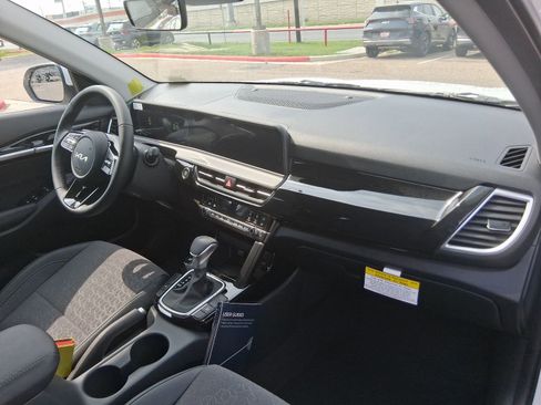 New 2026 Kia Seltos S FWD image 11