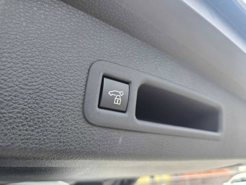 Used 2025 Toyota Sienna XSE w/ XSE Plus Package AWD/4WD image 16