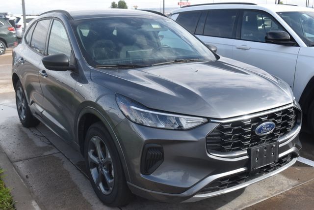 Used 2024 Ford Escape ST-Line w/ Tech Pack #1 AWD/4WD image 4