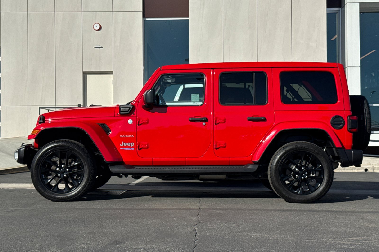 Used 2021 Jeep Wrangler Unlimited Sahara AWD/4WD image 6