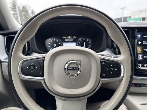 Used 2018 Volvo XC60 T6 Momentum w/ Convenience Package image 15