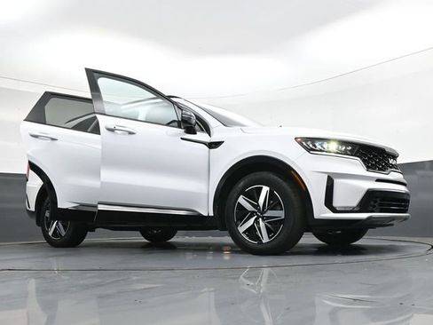 Used 2023 Kia Sorento S w/ Panoramic Sunroof Package image 40