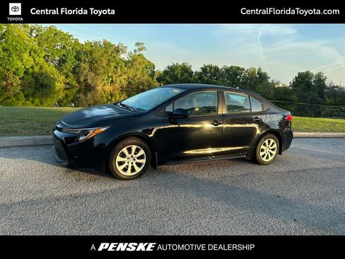 Used 2025 Toyota Corolla LE image 1