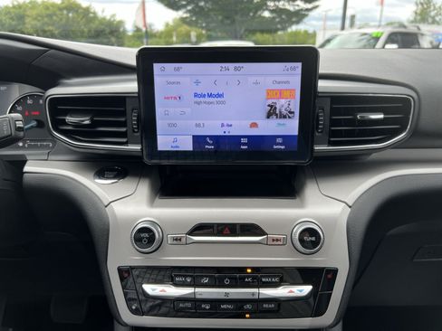 Used 2023 Ford Explorer XLT w/ Equipment Group 202A AWD/4WD image 18