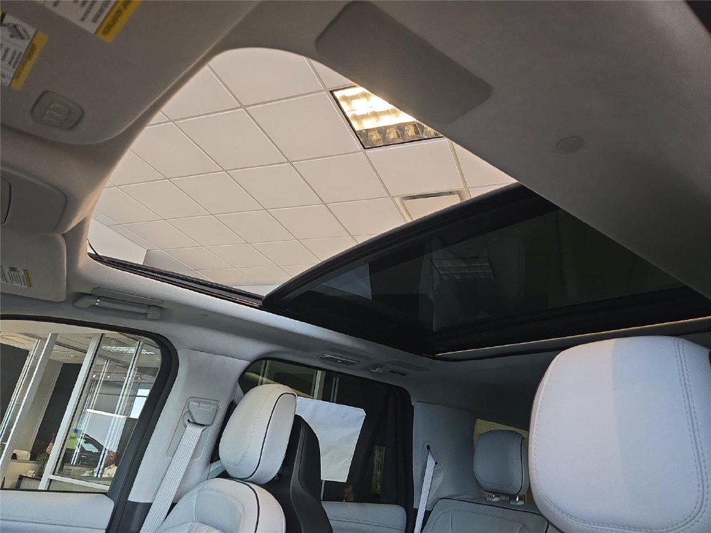 New 2027 Lincoln Navigator Black Label w/ Black Label Special Edition RWD image 26