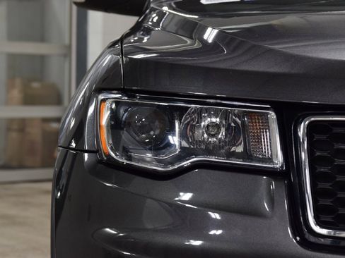 Used 2017 Jeep Grand Cherokee Limited image 12