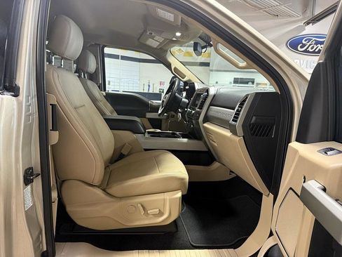 Used 2018 Ford F350 Lariat w/ Chrome Package image 30