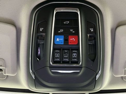 Used 2023 Jeep Grand Cherokee L Limited image 20