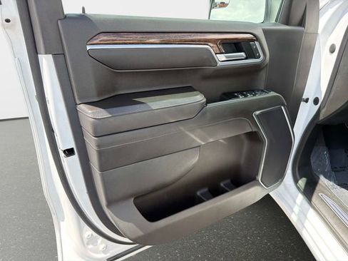 Used 2022 GMC Sierra 1500 SLE image 17