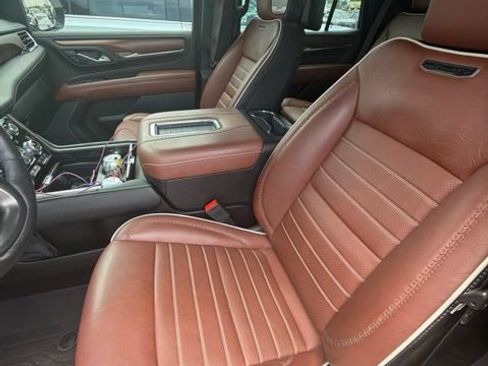 Used 2023 GMC Yukon Denali Ultimate w/ LPO, Floor Liner Package AWD/4WD image 12
